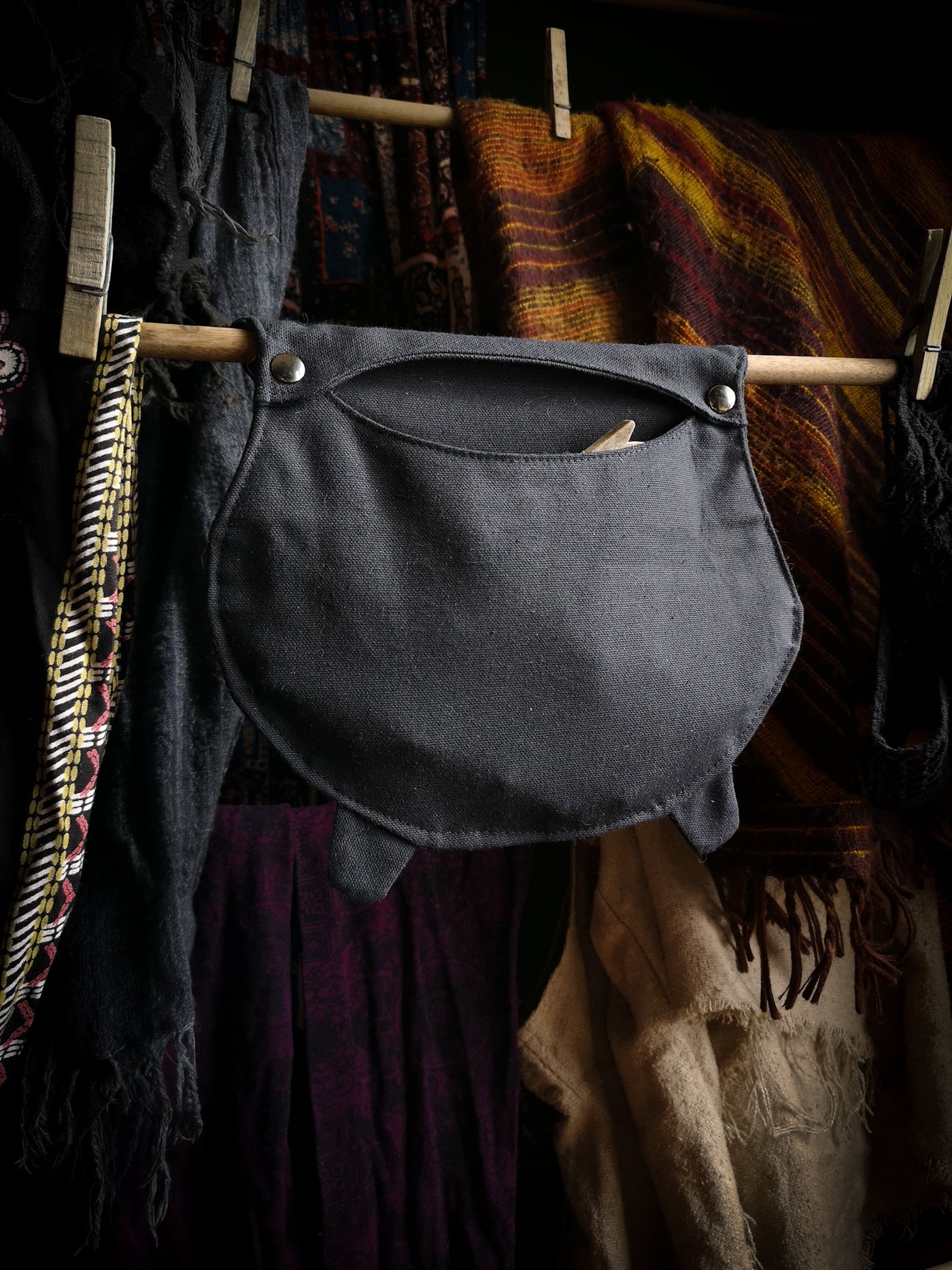 Clothespin Cauldron - Hammerthreads