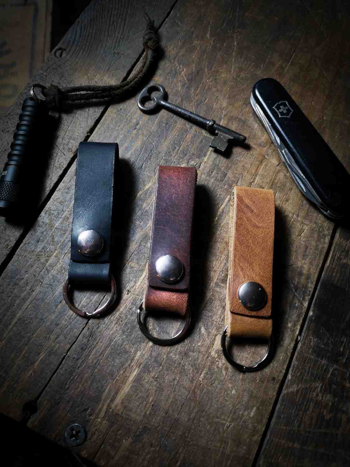Ring Latch - Leather Keychain - Made In Canada - Hammerthreads