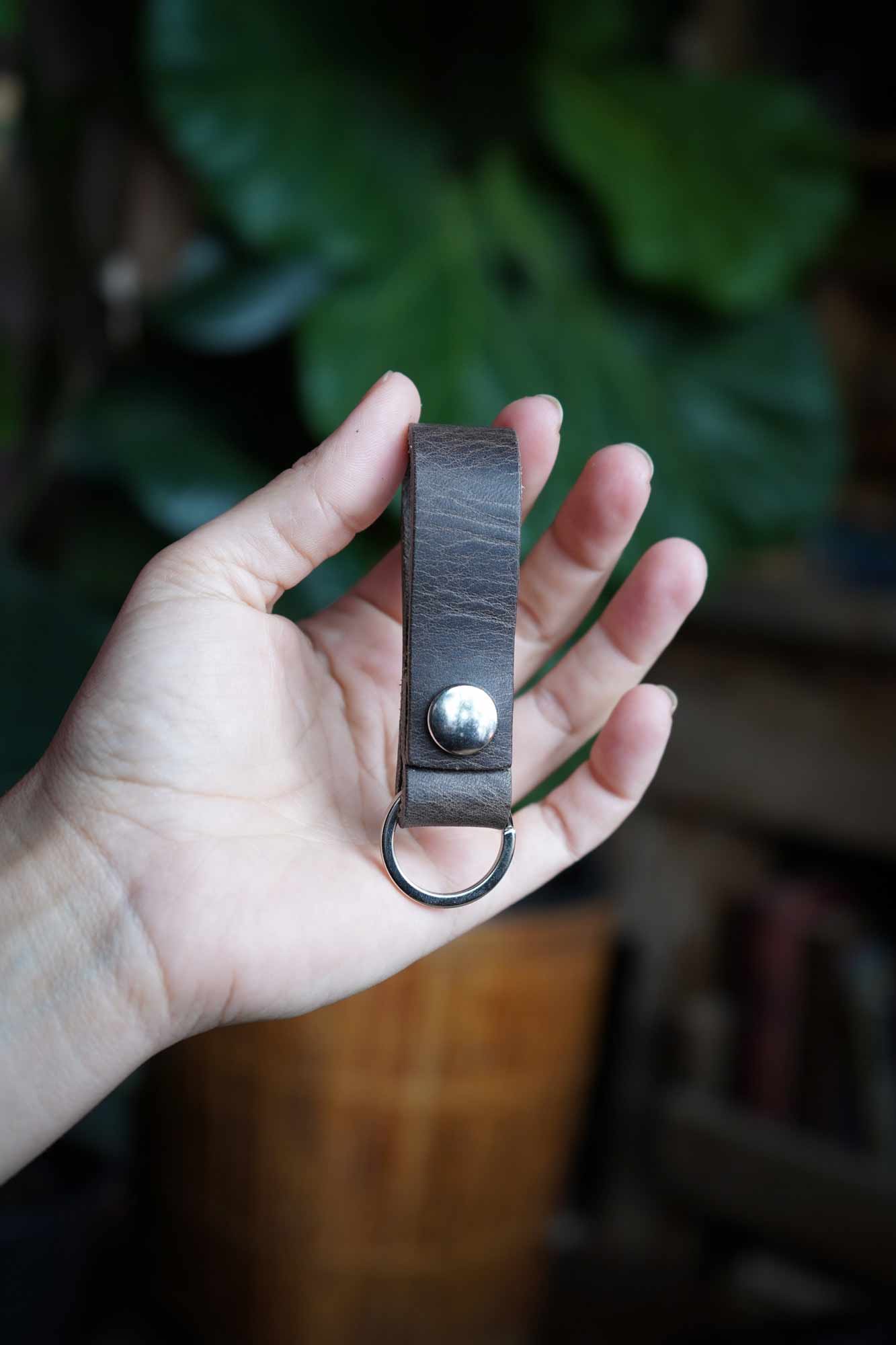 Ring Latch - Leather Keychain - Made In Canada - Hammerthreads